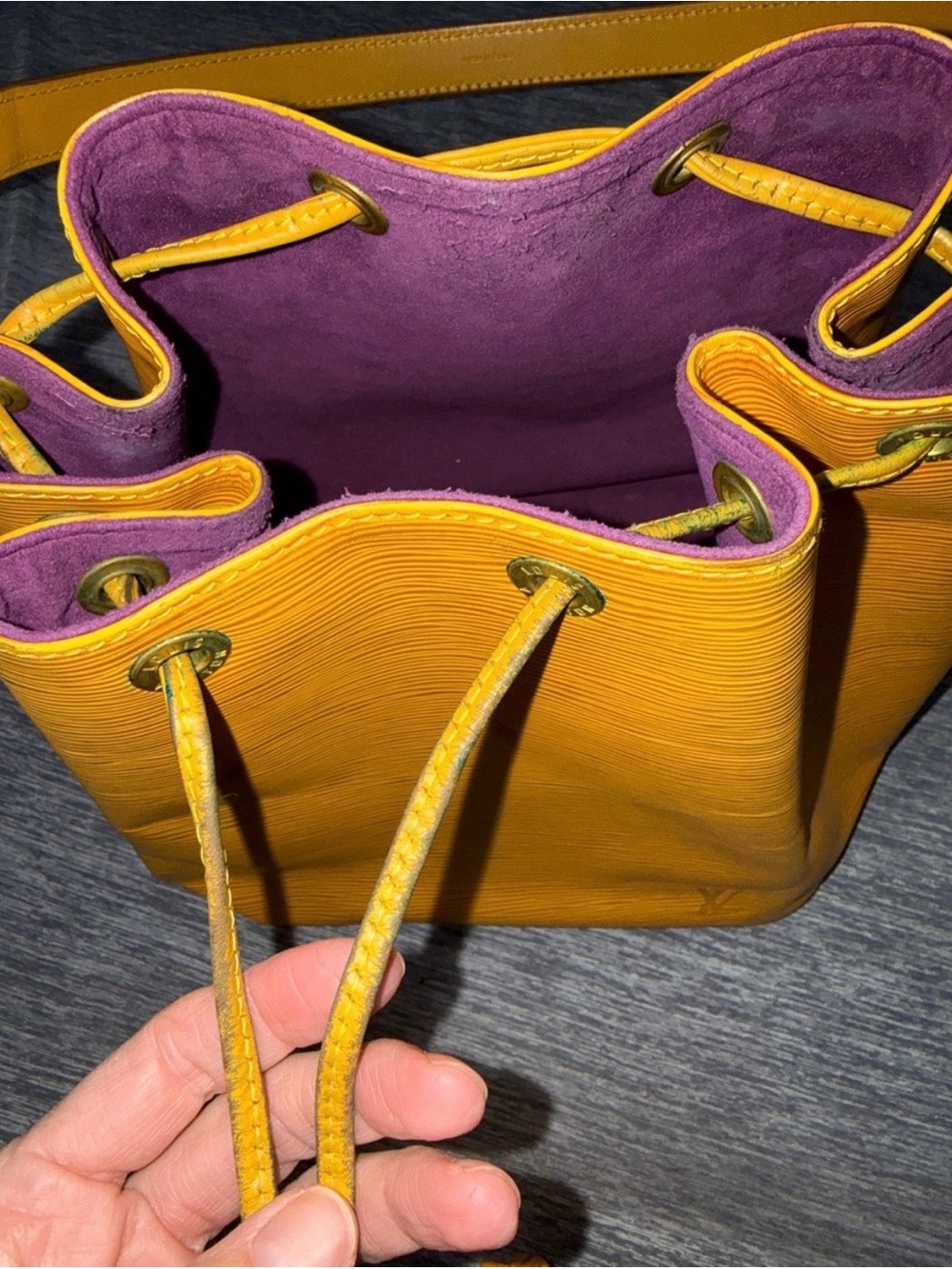 $749 LOUIS VUITTON - Picture 13 of 16